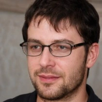 Alex Petro.